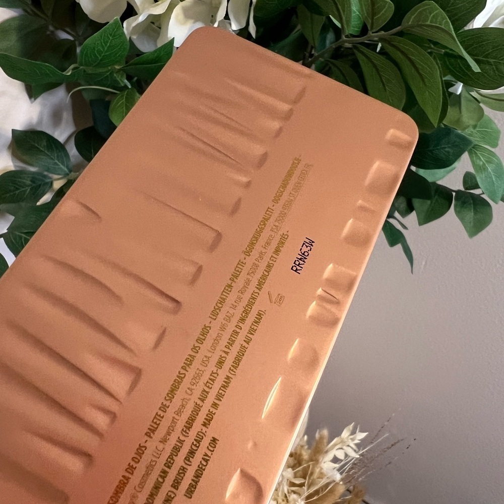 URBAN DECAY • NAKED 3 PALETTE • NEW WITHOUT BOX - Picture 5 of 6